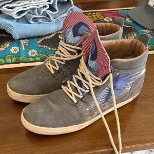 Inkkas Stylish Gray High-Top Sneakers